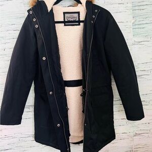 Levi’s Sherpa Lined Parka Jacket – Size M